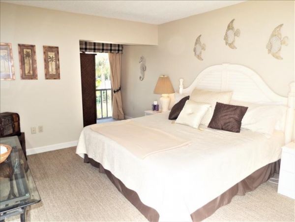 Longboat Key Vacation Condo Sleeps Six Guests