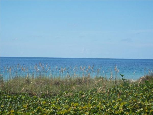 Longboat Key Vacation Condo Sleeps Six Guests