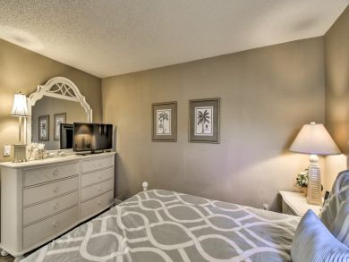 Siesta Key Vacation Condo Bay to Beach Community