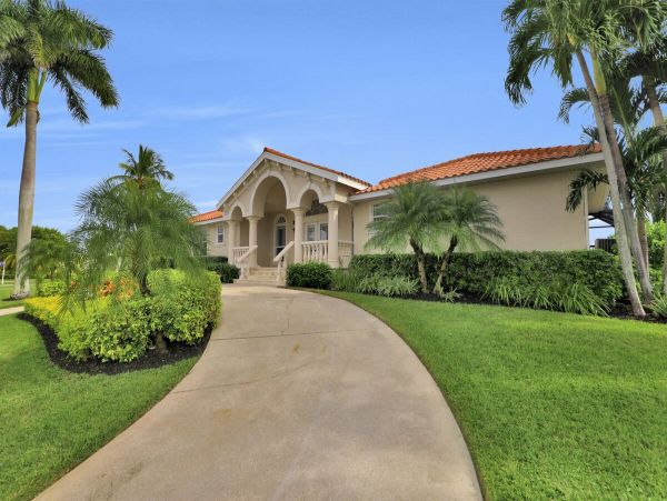 Marco Island Vacation Home Short Walk to Tigertail Beach