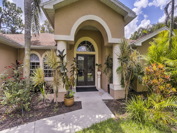 Fort Myers Vacation Home Sleeps Eight Guests