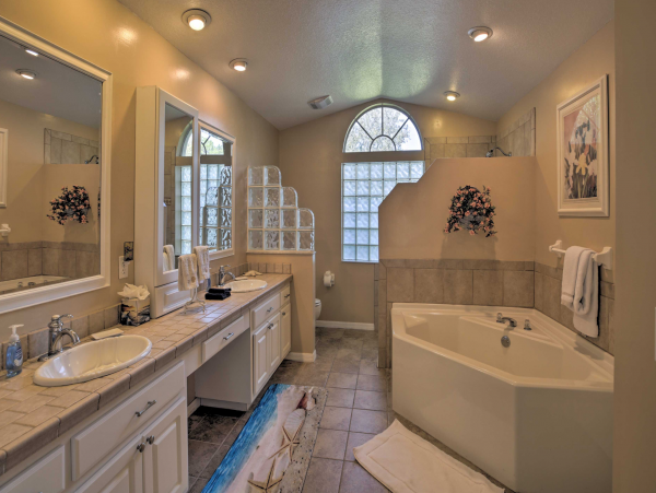 Fort Myers Vacation Home Sleeps Eight Guests