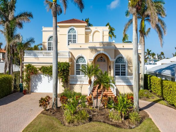 Luxury Waterfront Home Near Vanderbilt Beach - Your Perfect Vacation Retreat