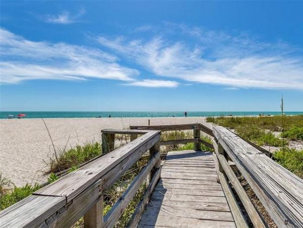Holmes Beach 2 Bedroom Beach Condo Stunning Views of the Gulf