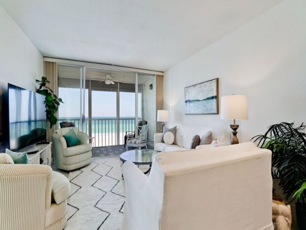 Holmes Beach 2 Bedroom Beach Condo Stunning Views of the Gulf