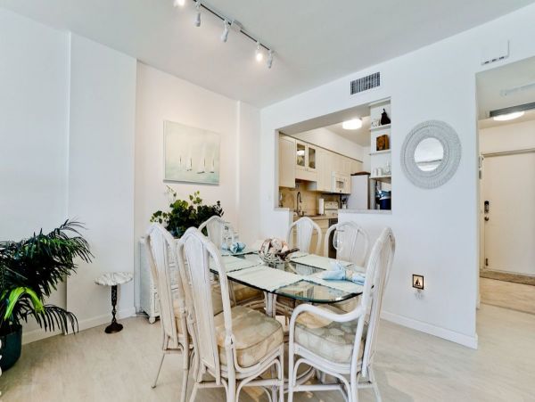 Holmes Beach 2 Bedroom Beach Condo Stunning Views of the Gulf