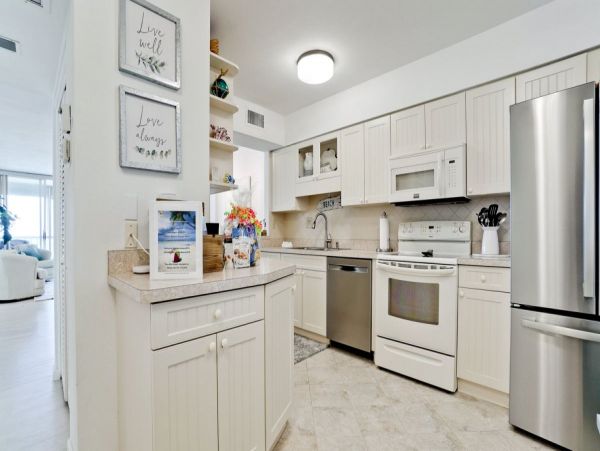 Holmes Beach 2 Bedroom Beach Condo Stunning Views of the Gulf