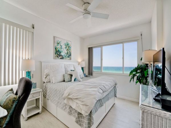 Holmes Beach 2 Bedroom Beach Condo Stunning Views of the Gulf