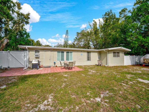 Sarasota Luxury Vacation Rental Home Three Bedrooms