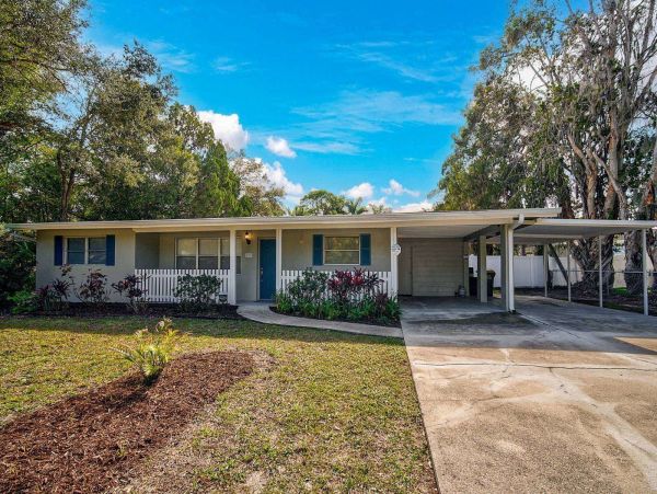 Sarasota Luxury Vacation Rental Home Three Bedrooms