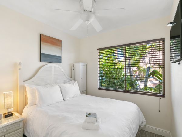 Siesta Key Vacation Condo One Bedroom Walk To Beach Sleeps 4