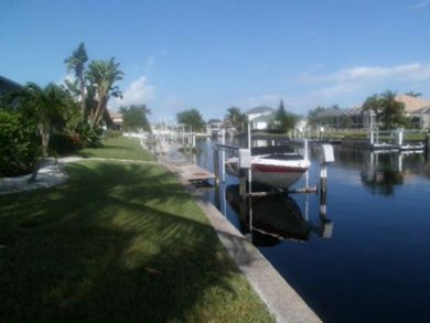Canal Front 3 Bedrooms Home with Pool & Spa in Punta Gorda