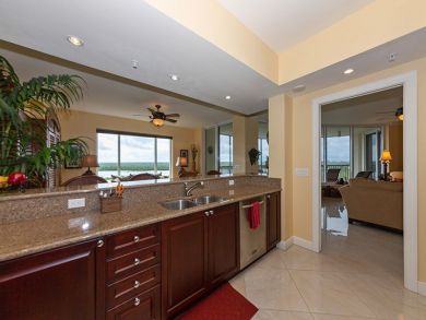 Beautiful 2 Bedroom Vacation Condo in Naples Sleeps 6 Guests