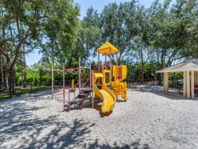 Four Bedroom Naples Home Short Drive to Downtown
