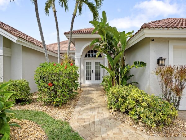 Naples Florida Vacation Rental | Luxury Waterfront Pool Villa with Lake View