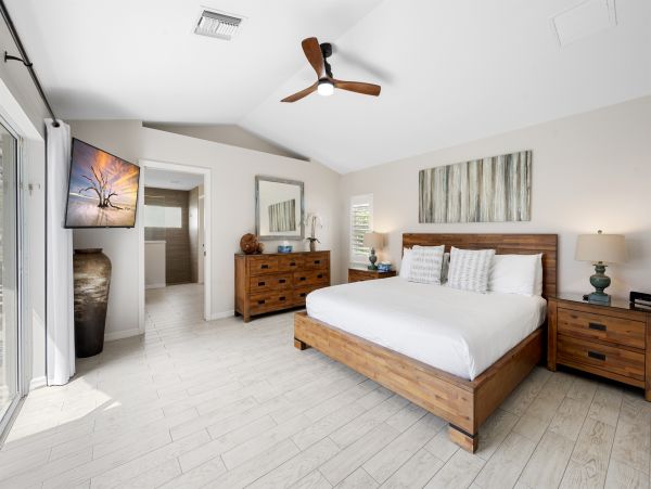 Naples Florida Vacation Rental | Luxury Waterfront Pool Villa with Lake View