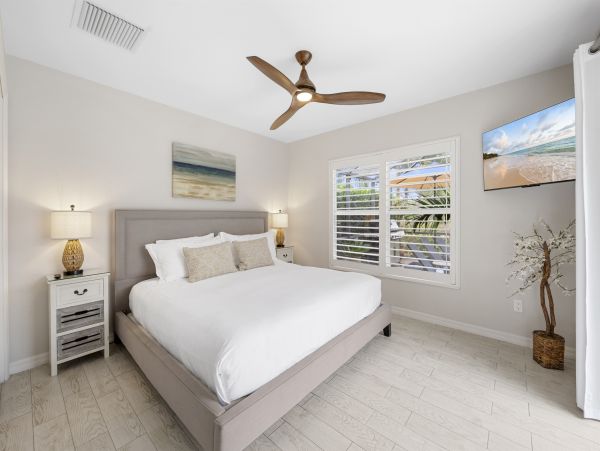Naples Florida Vacation Rental | Luxury Waterfront Pool Villa with Lake View