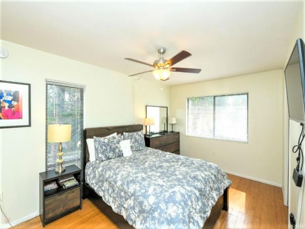 Charming 2 Bedroom Condo on Siesta Key Sleeps 6 Guests