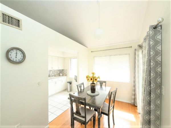 Charming 2 Bedroom Condo on Siesta Key Sleeps 6 Guests