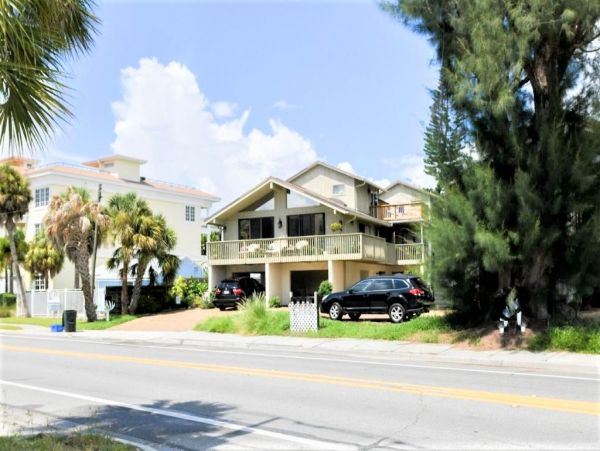 Charming 2 Bedroom Condo on Siesta Key Sleeps 6 Guests
