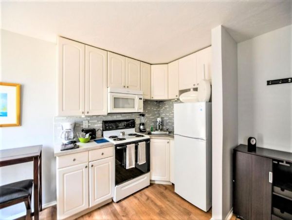 Charming 2 Bedroom Condo on Siesta Key Sleeps 6 Guests