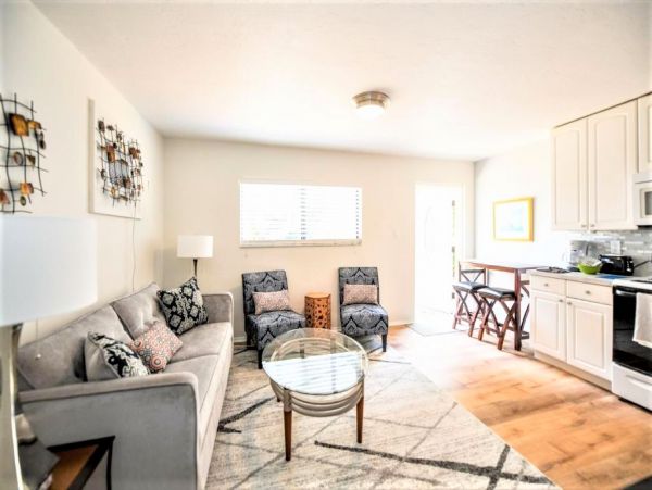 Charming 2 Bedroom Condo on Siesta Key Sleeps 6 Guests