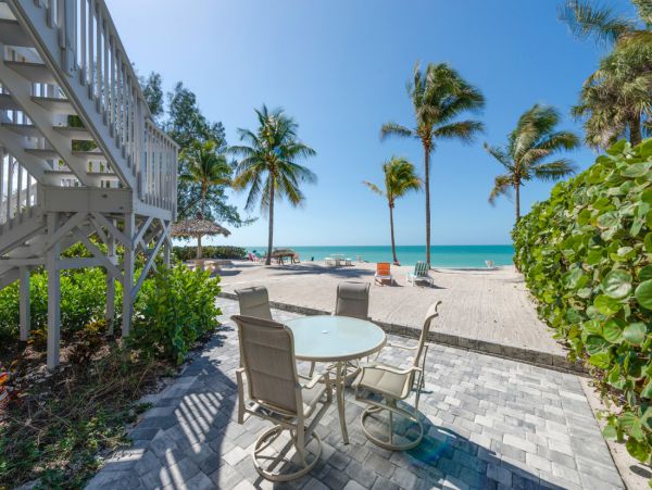 Spacious Bonita Beach Beachfront Home Rental 6-Bedroom