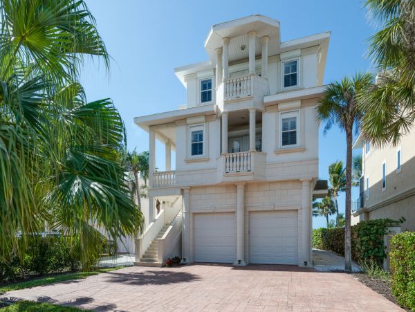 Spacious Bonita Beach Beachfront Home Rental 6-Bedroom