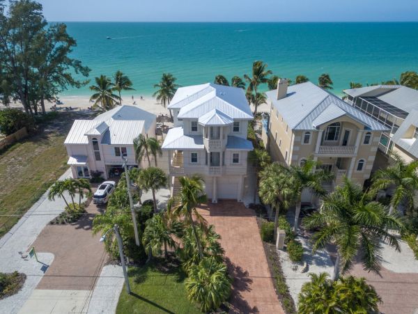 Spacious Bonita Beach Beachfront Home Rental 6-Bedroom