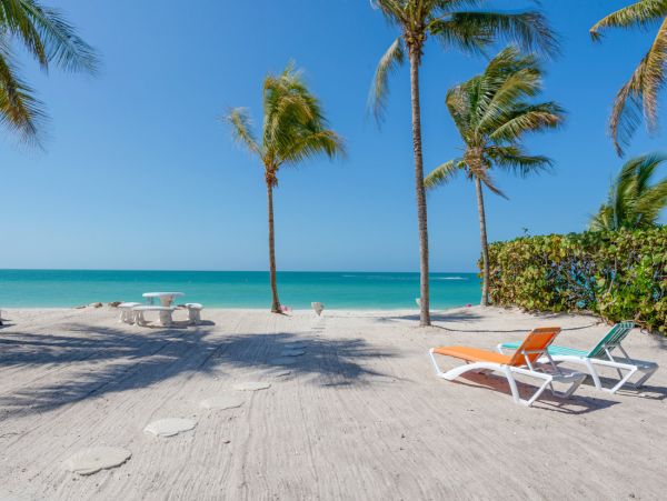 Spacious Bonita Beach Beachfront Home Rental 6-Bedroom