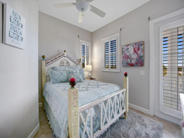 Spacious Bonita Beach Beachfront Home Rental 6-Bedroom