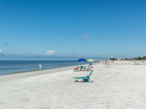 Beachfront One Bedroom Rental Condo in Siesta Key