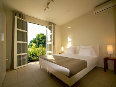 Oceanfront Four Bedroom Vacation Home Sleeps Ten Guests
