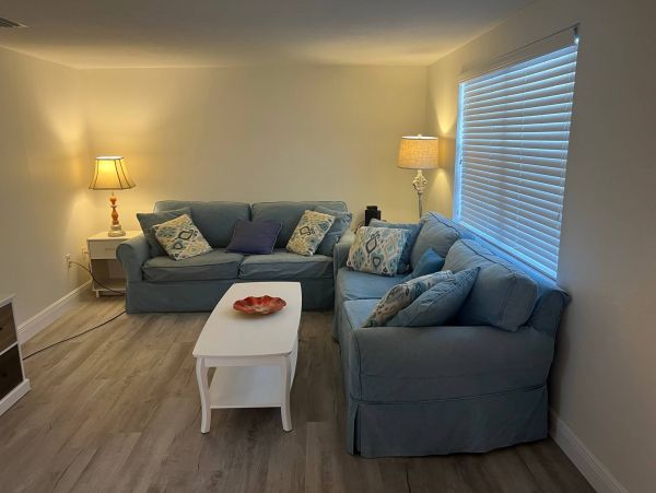 Anna Maria Comfortable 2 Bedroom Duplex Only 2 Blocks from the Gulf