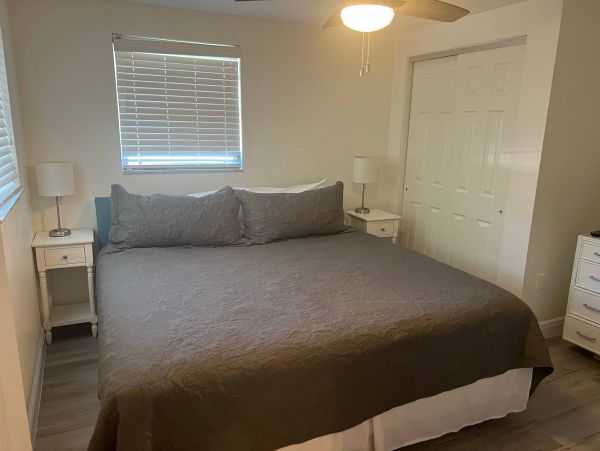 Anna Maria Comfortable 2 Bedroom Duplex Only 2 Blocks from the Gulf