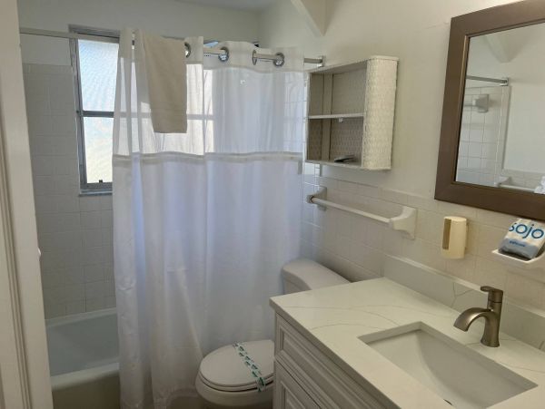Anna Maria Comfortable 2 Bedroom Duplex Only 2 Blocks from the Gulf