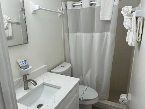 Anna Maria Comfortable 2 Bedroom Duplex Only 2 Blocks from the Gulf