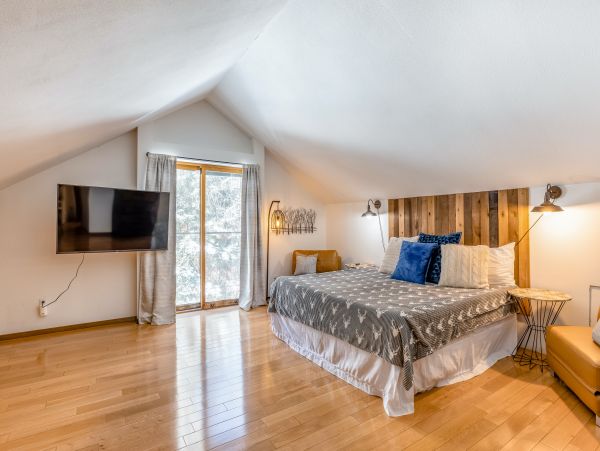 Vail Great Mountain Views Five Bedroom Rental Home