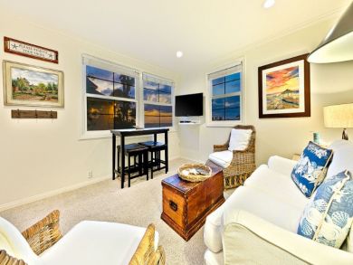 Oceanview & 30 Steps to the Sand 1 Bedroom Condo in La Jolla