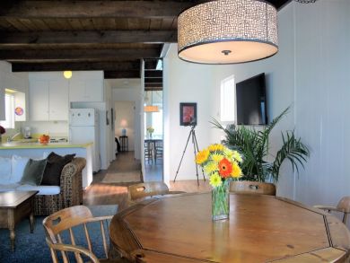 La Jolla Two Bedroom Oceanfront Vacation Condo