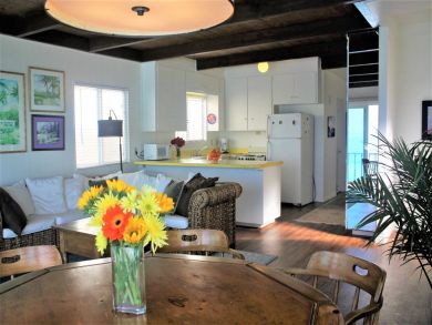 La Jolla Two Bedroom Oceanfront Vacation Condo