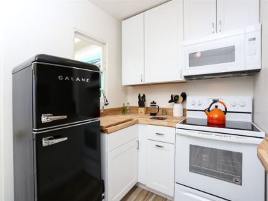 Charming 1 Bedroom Cottage in La Jolla Short Walk to Beach
