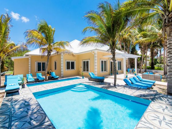 Luxury Six Bedroom Vacation Home Sea Views In Cayman Island