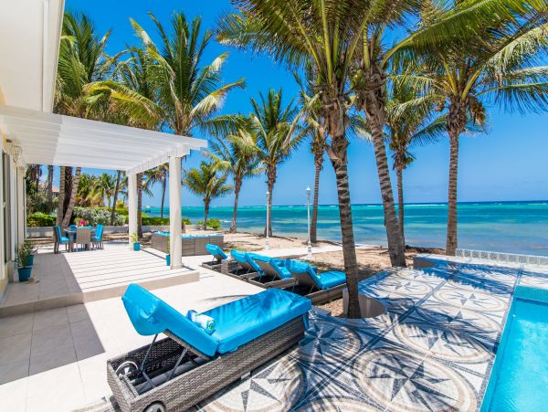 Luxury Six Bedroom Vacation Home Sea Views In Cayman Island