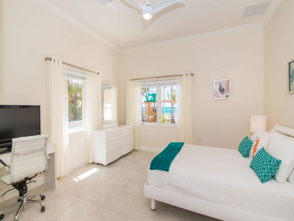 Luxury Six Bedroom Vacation Home Sea Views In Cayman Island