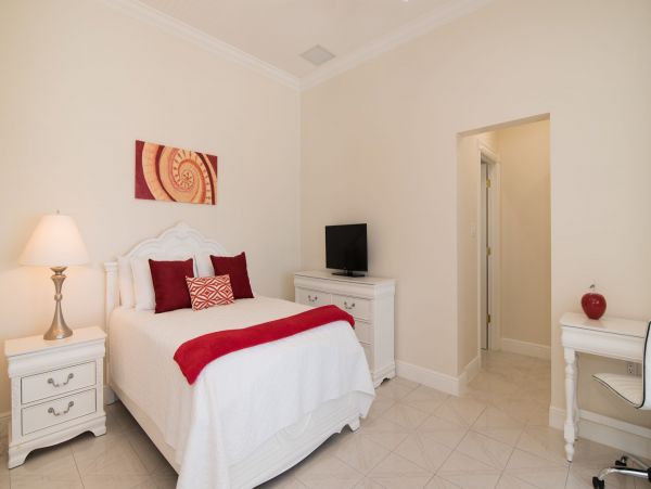 Luxury Six Bedroom Vacation Home Sea Views In Cayman Island