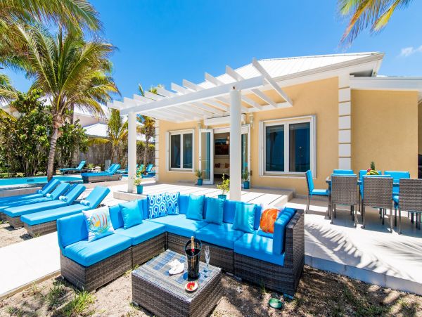 Luxury Six Bedroom Vacation Home Sea Views In Cayman Island