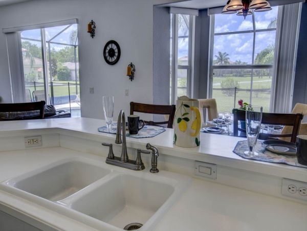 Great Value 4 Bedroom Vacation Home in Bradenton Sleeps 8
