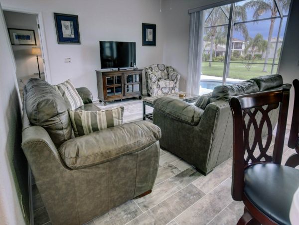 Great Value 4 Bedroom Vacation Home in Bradenton Sleeps 8