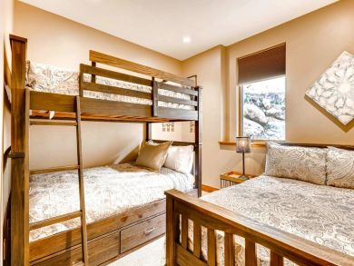 Breckenridge 4 Bedroom 3.5 Bathroom Vacation Home Sleeps 10